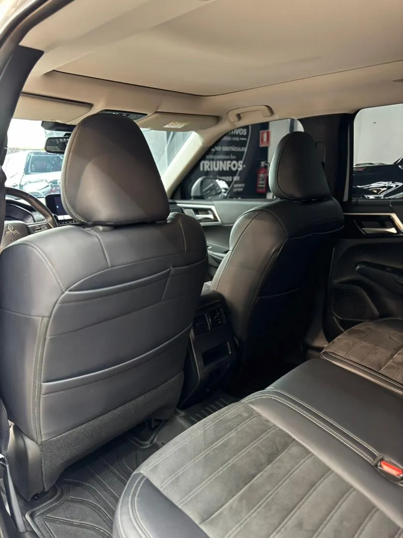 suv Mitsubishi Outlander 2025 blanco6