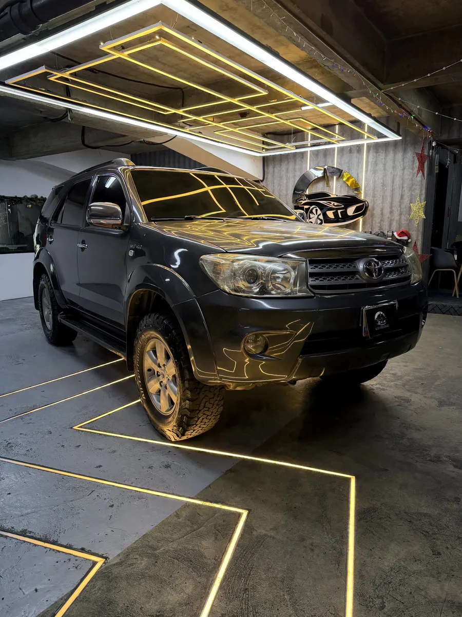 Toyota Fortuner SR 2011 Gris Caracas