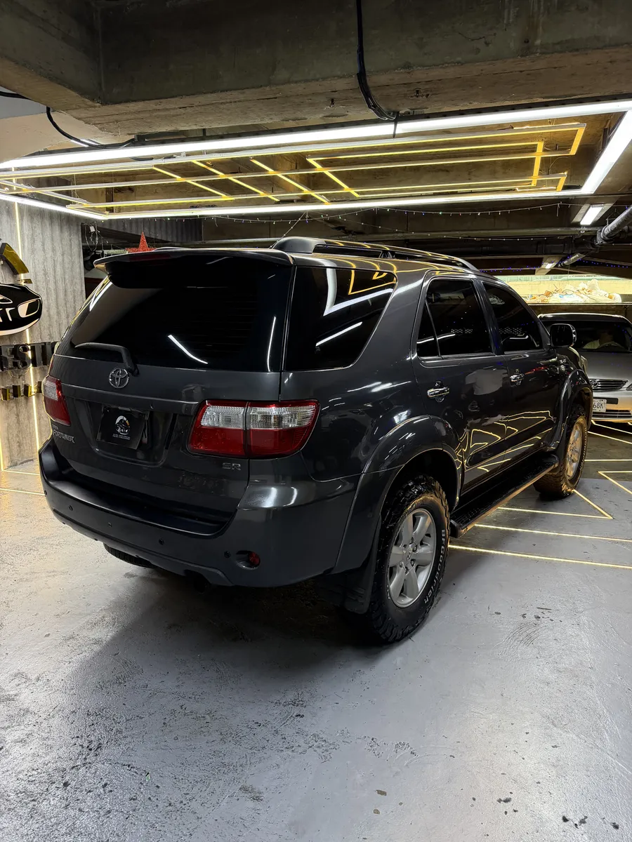 Toyota Fortuner SR 2011 Gris Caracas