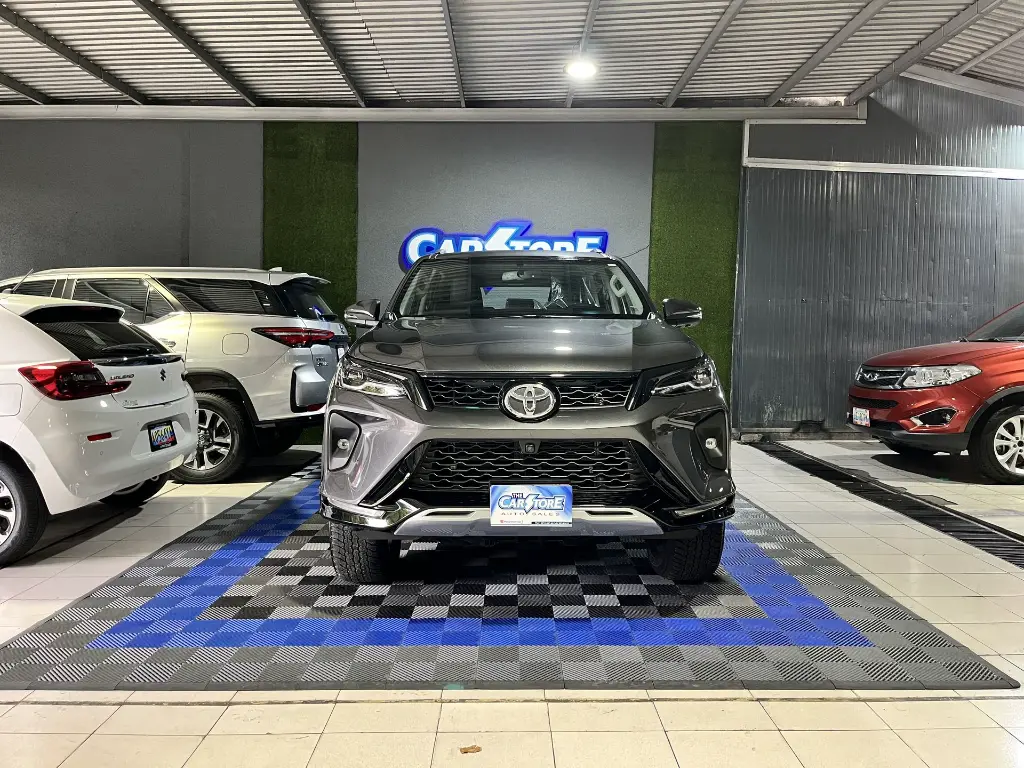 Toyota Fortuner SW4 SRX 2025 Gris Caracas