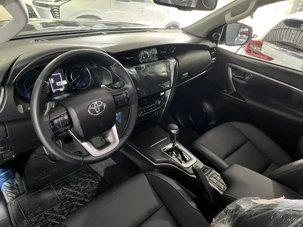 Toyota Fortuner SW4 SRX 2025 Gris Caracas