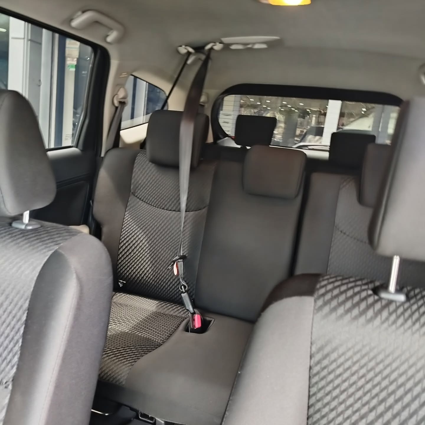 suv Toyota RUSH Año 2023 negro3