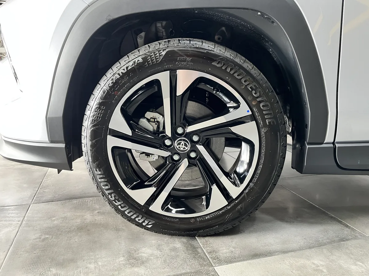 suv Toyota Yaris Cross 2025 plata11