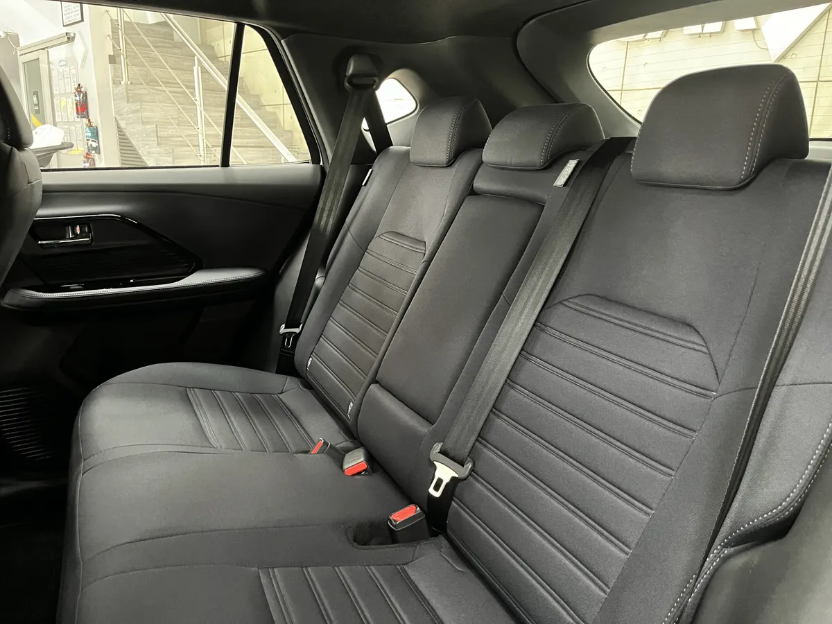 suv Toyota Yaris Cross 2025 plata9