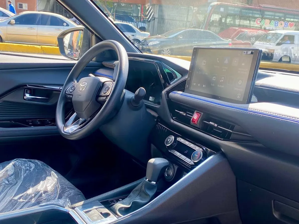 Toyota Yaris Cross 2026 Plateado Caracas